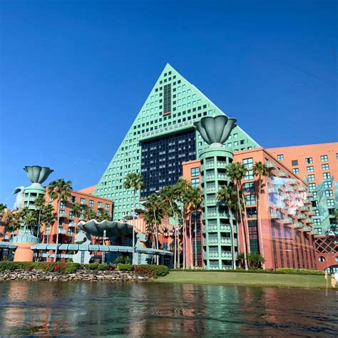 DOLPHIN HOTEL .